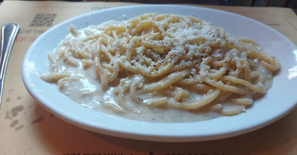 Plate of cacio e pepe a traditional Roman pasta dish.